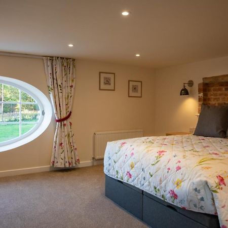 Villa Rollestone Coach House Shrewton Exterior foto